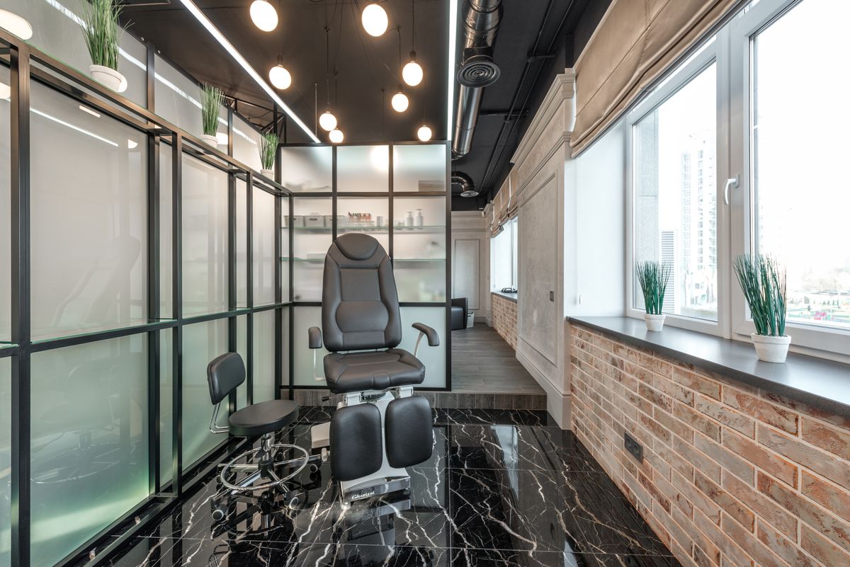 Nail studio setting at Leidy Nails